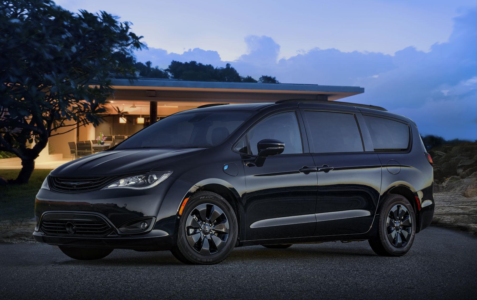 Minivan Cool: 2019 Chrysler Pacifica hybrid video review | Automotive