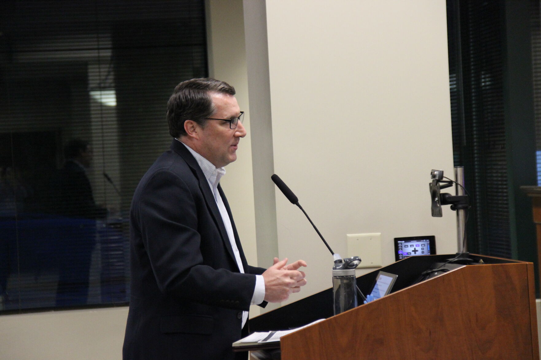 Dunwoody officials face upset residents, financial squeeze | Dunwoody ...