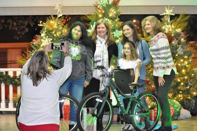 Photos Roswell begins countdown to Christmas with annual tree lighting