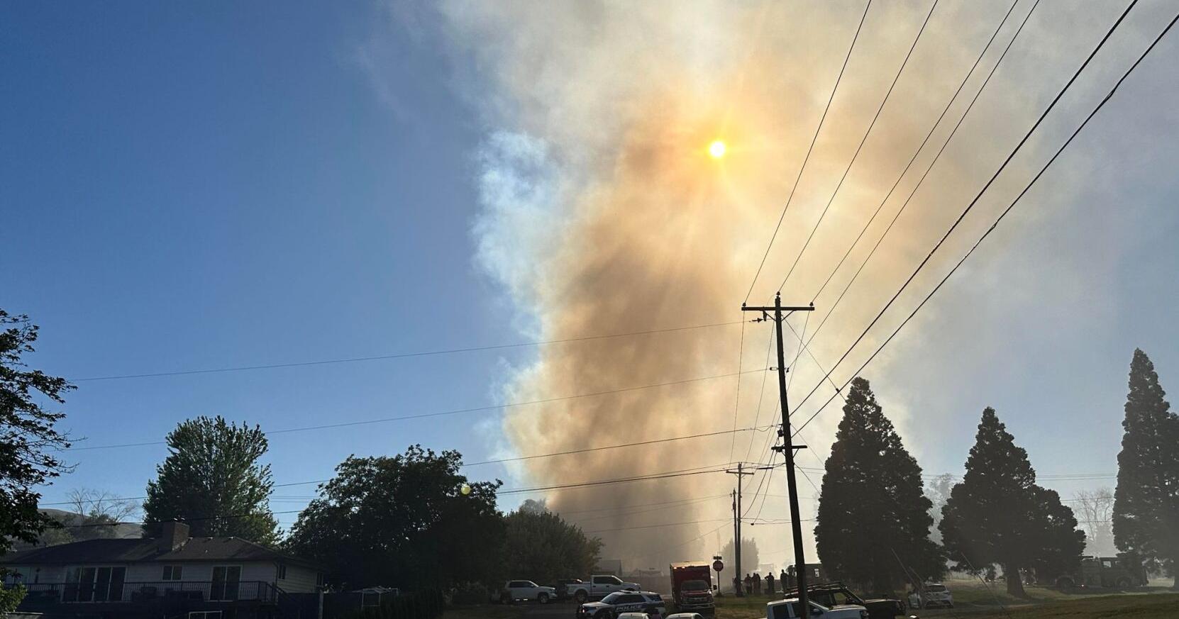 Windy conditions fueling massive Benton City fire, evacuations in place - Vimarsana News