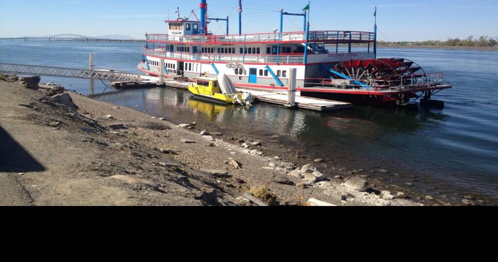 columbia-gorge-sternwheeler-cruises-through-the-tri-cities