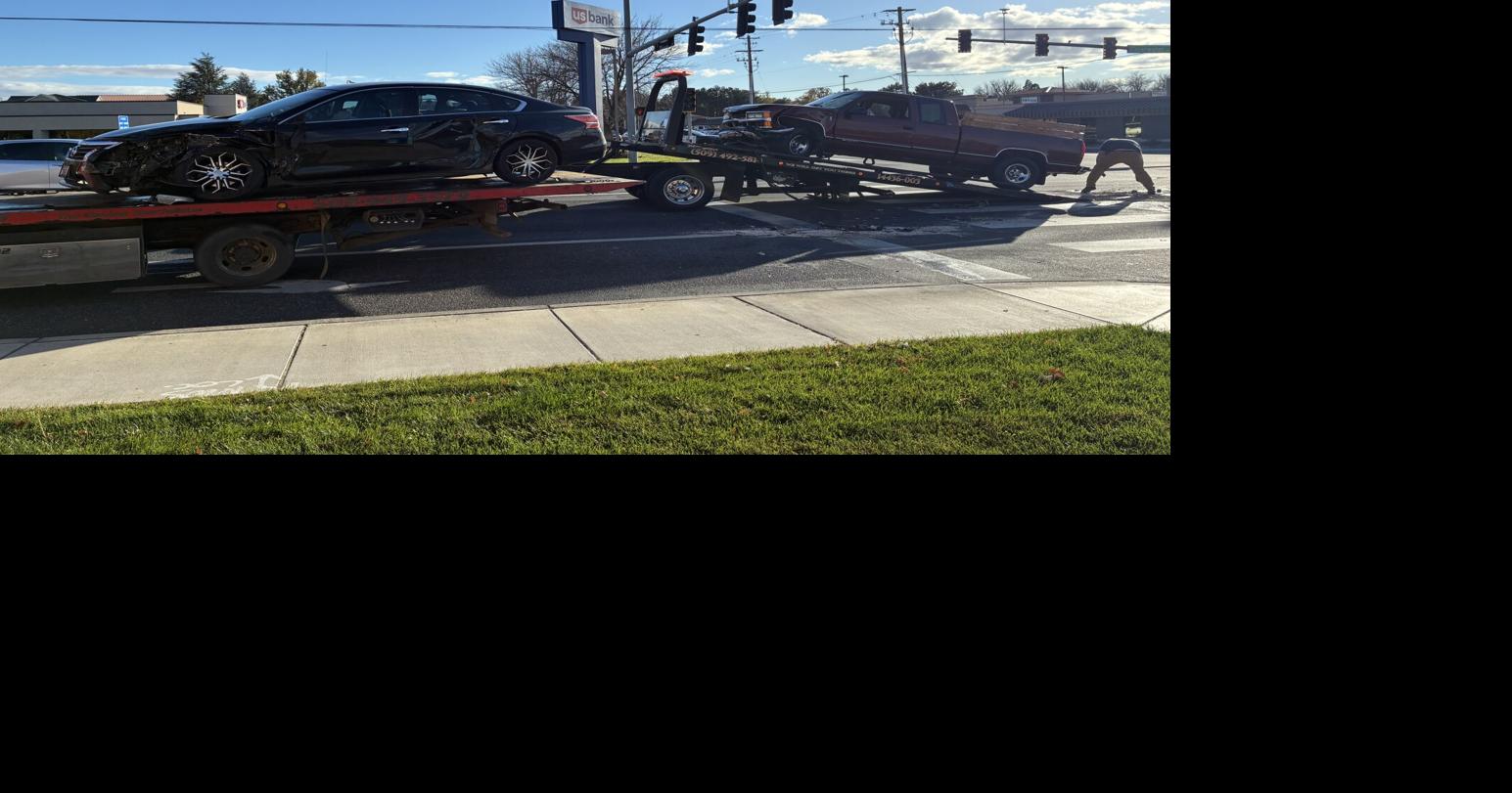 Two-vehicle crash that injured 1 temporarily blocks busy Kennewick intersection