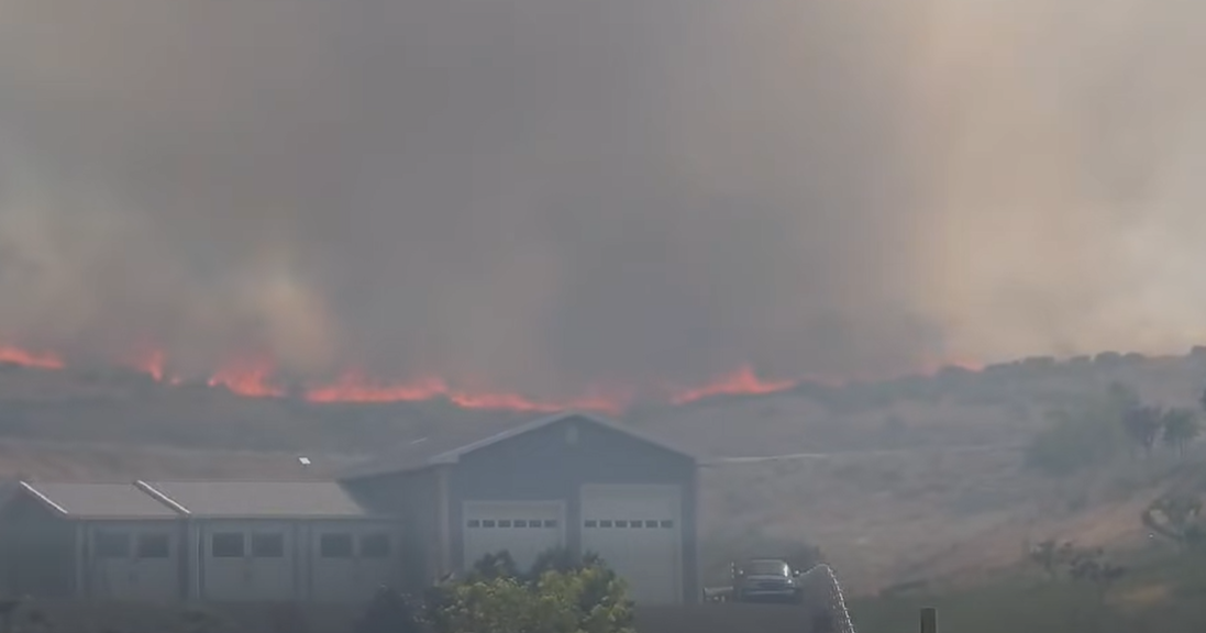 Firefighters battling large wildfire in Benton County
