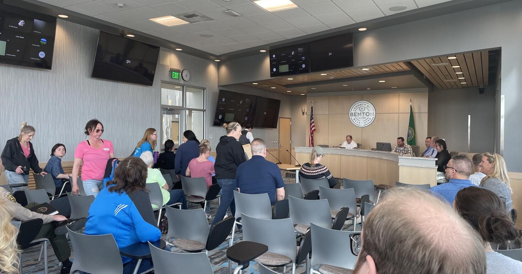 Benton County Commissioners Discuss Canine Shelter Improvements - Vimarsana News