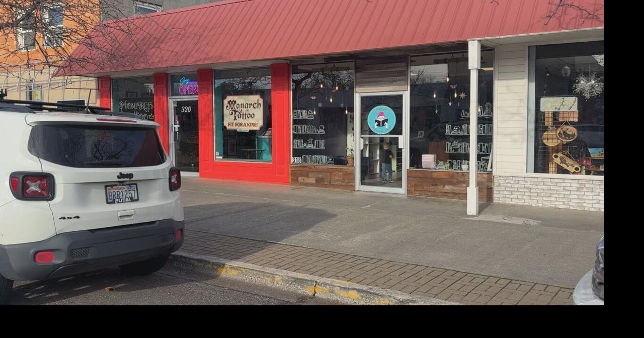 New romance bookstore 'Bagg Books' opens in Downtown Kennewick