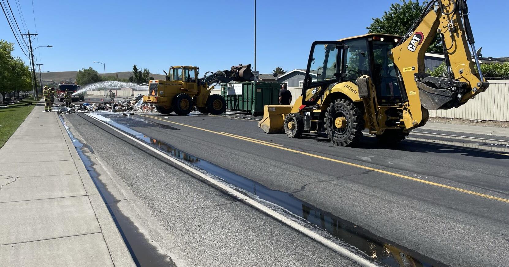 TRAFFIC ALERT | Roads blocked as Kennewick Fire Department battles debris fire - Vimarsana News