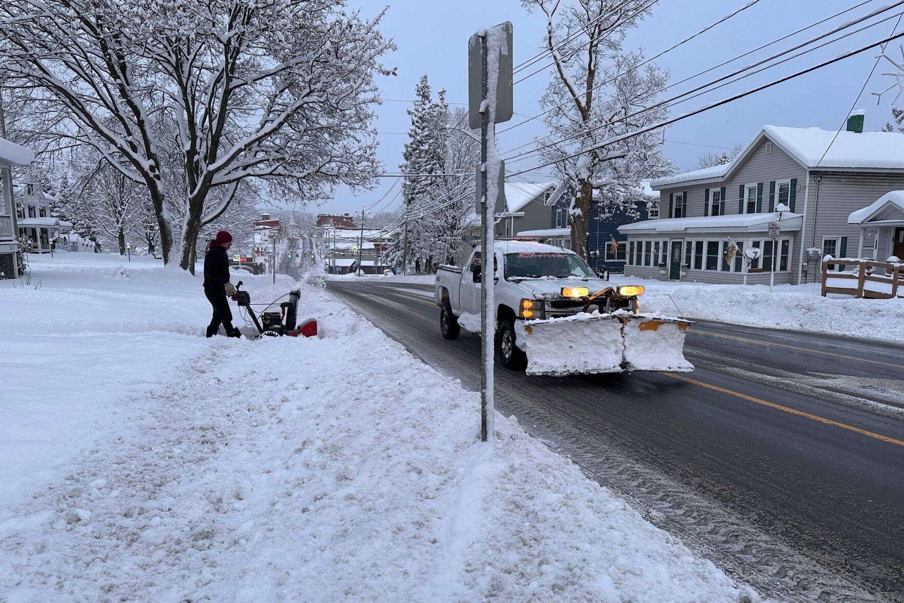 ‘It Just Keeps Coming And Coming’: Heavy Lake-effect Snow Dumps More ...