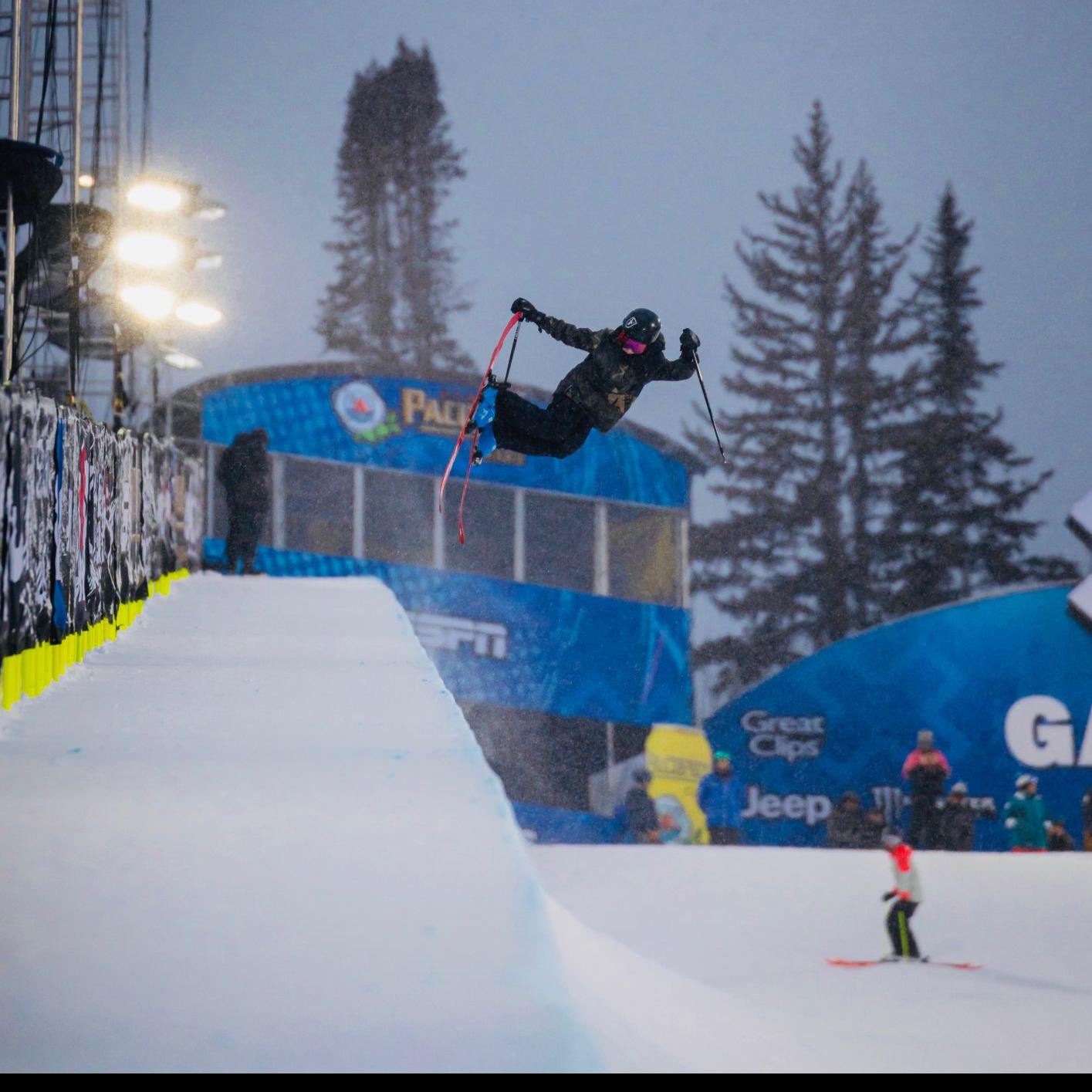 11 Year Old Among Forerunners For Men S Halfpipe Skiing Finals At