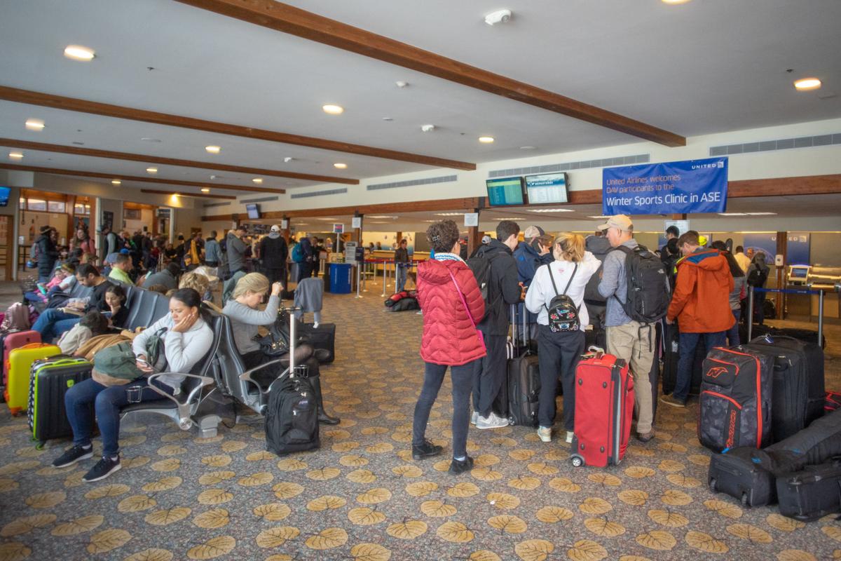 Airlines reduce holiday flights to ease crowding at Aspen airport News
