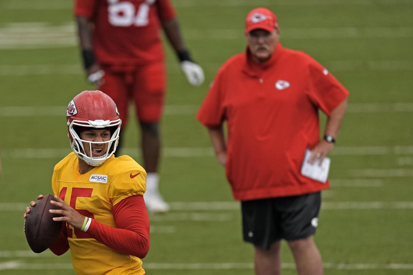 Analysis: Chris Jones contract holdout at KC Chiefs NFL camp