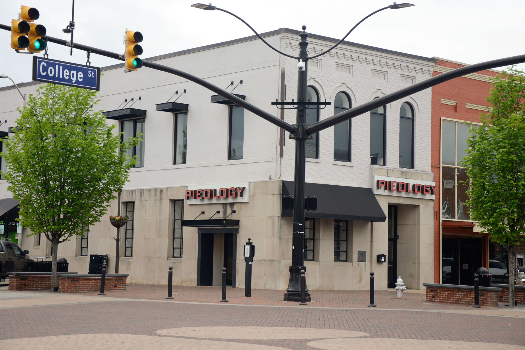 Business Roundup: Whataburger coming to Toomer's Corner, Rob's Ribs opening - Vimarsana News