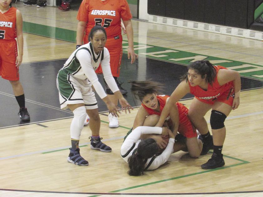 Falcons Run Past Griffins Sports Avpress Com
