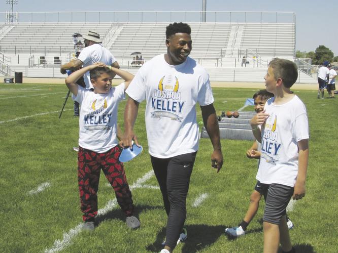 I see them, I see myself': NFL star returns to hometown for annual youth  camp, Local Sports