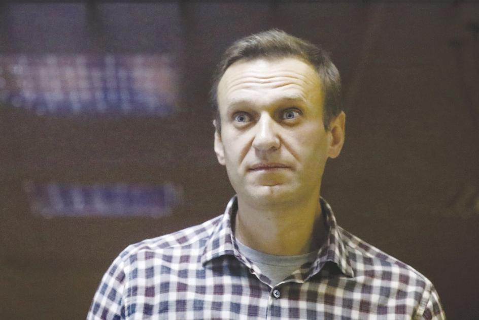 Navalny's doctor: Putin critic 'could die at any moment ...
