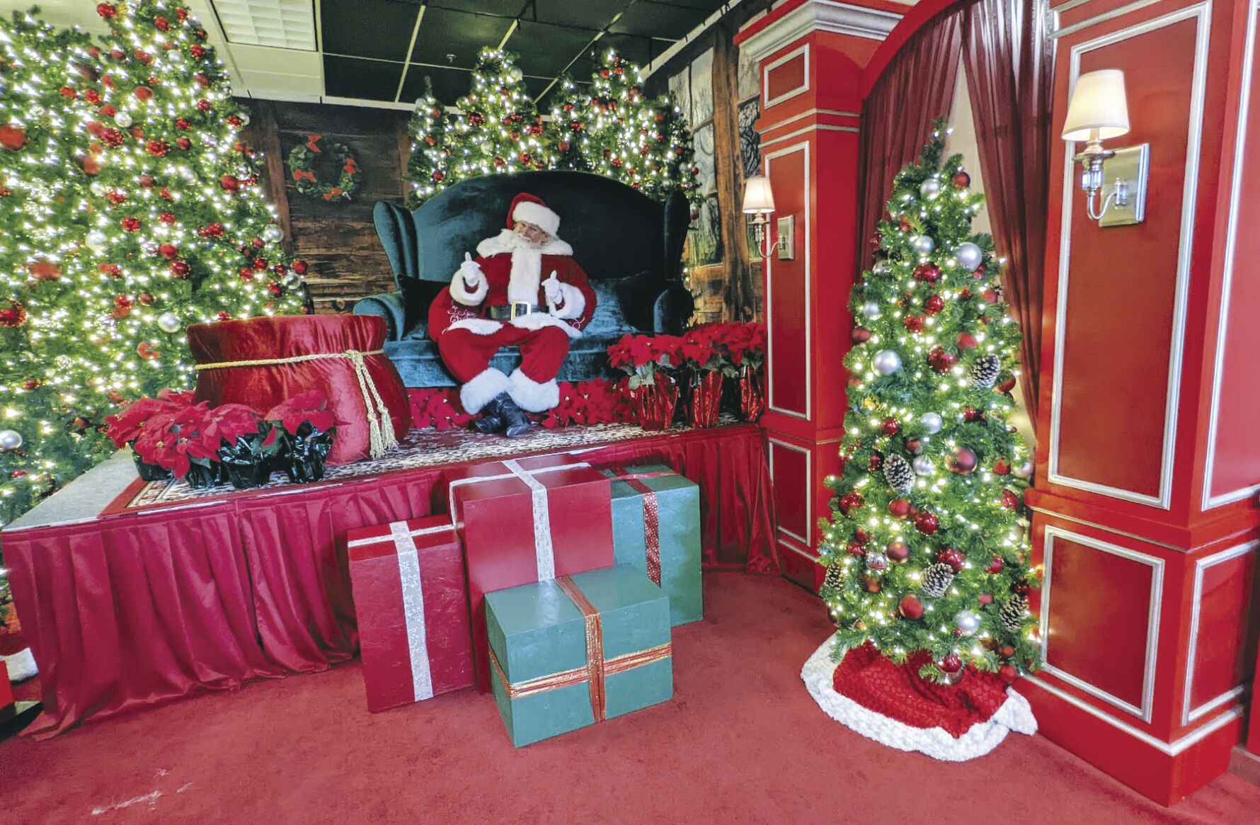 Santa’s back in town | Local News | avpress.com