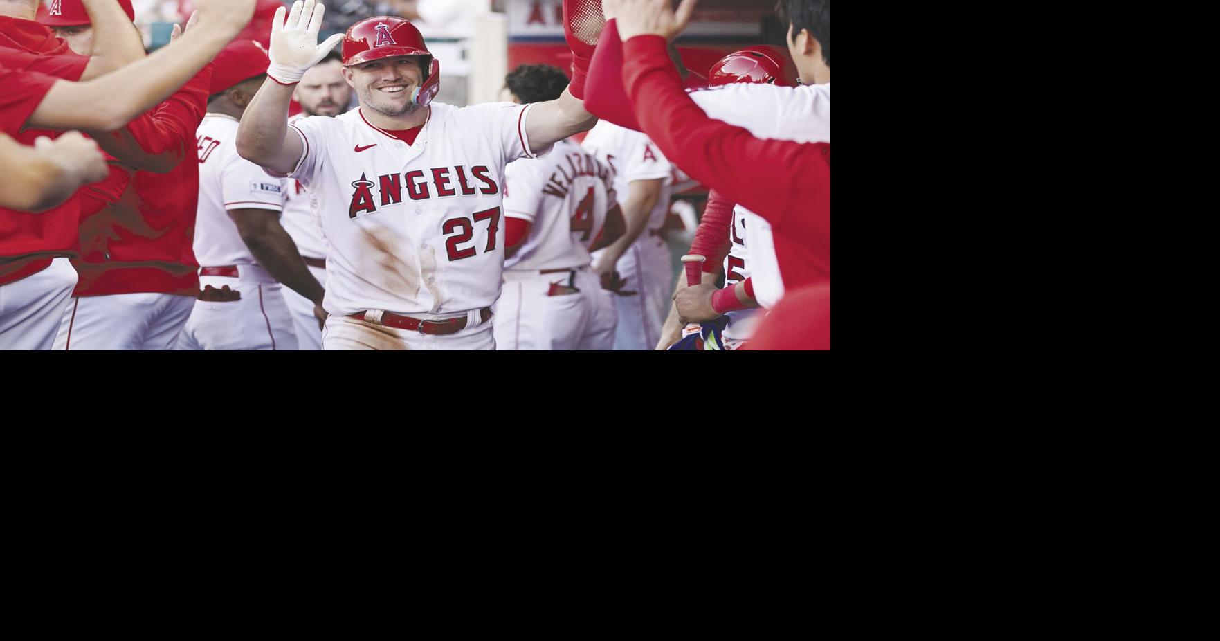 Vlad Jr, Vlad Sr, and Trout before the Angels opening day game : r