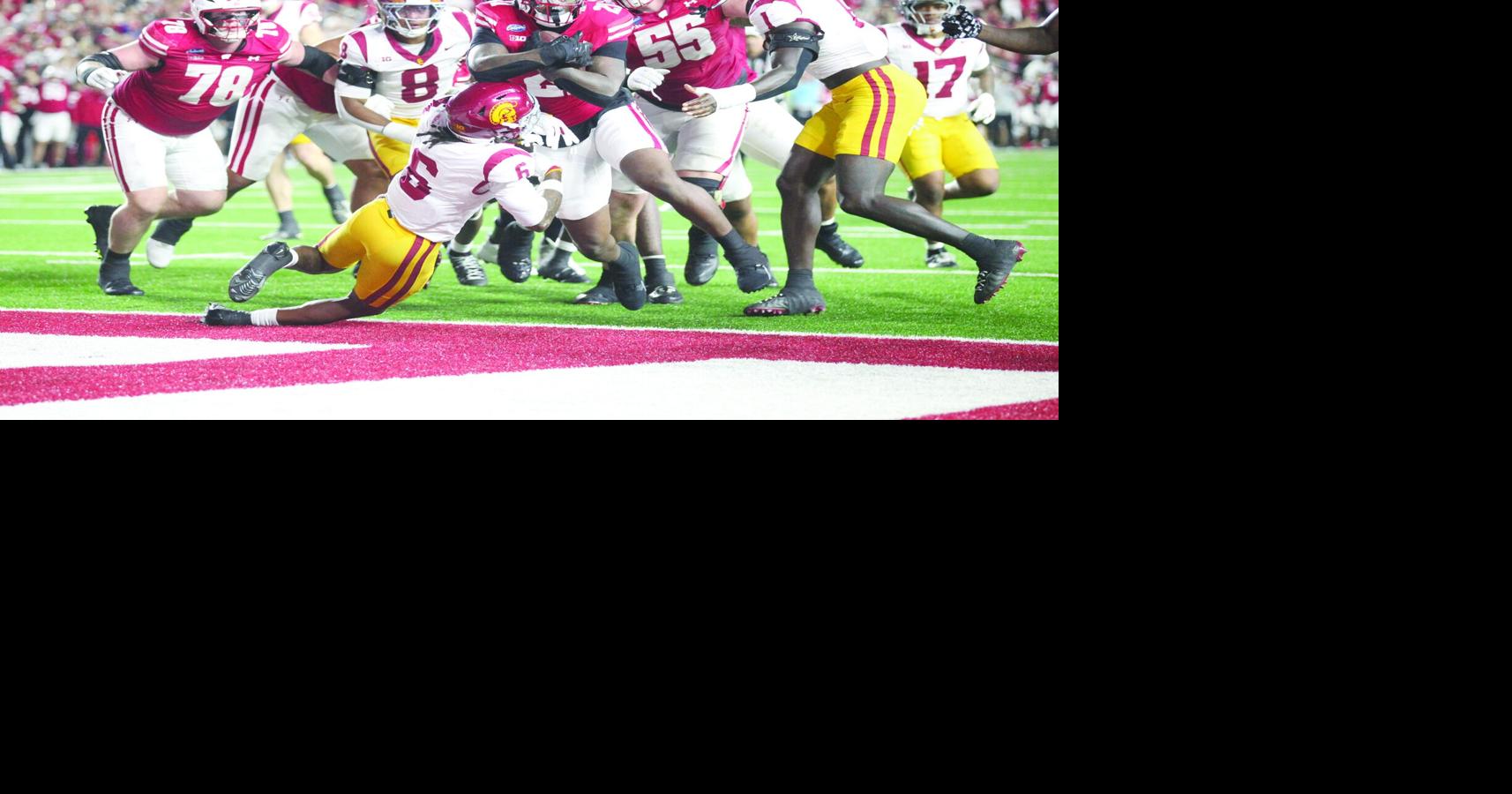 USC's offense collapses in loss to Wisconsin, jeopardizing playoff hopes