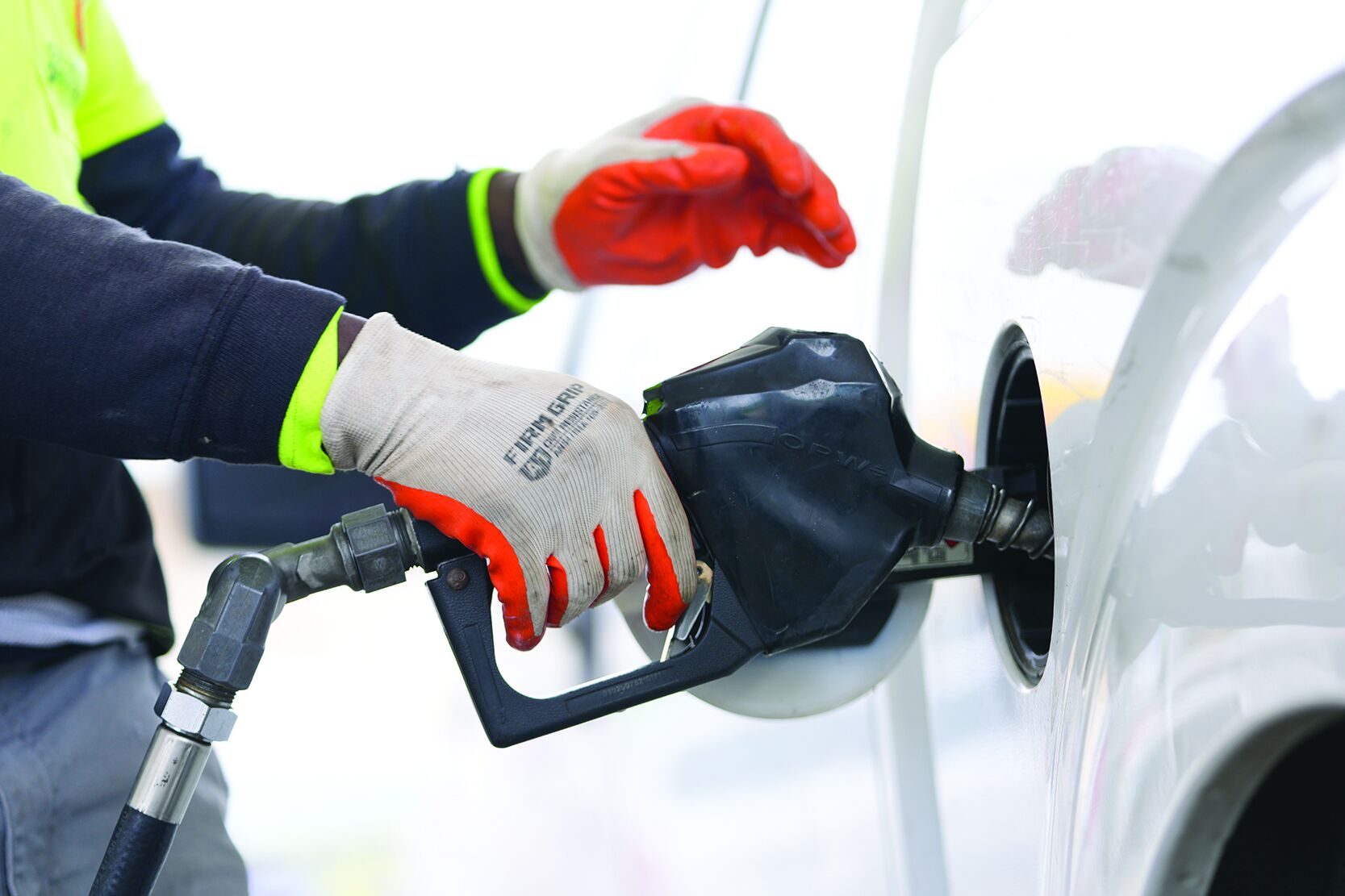 LA County gas prices keep climbing | News | avpress.com