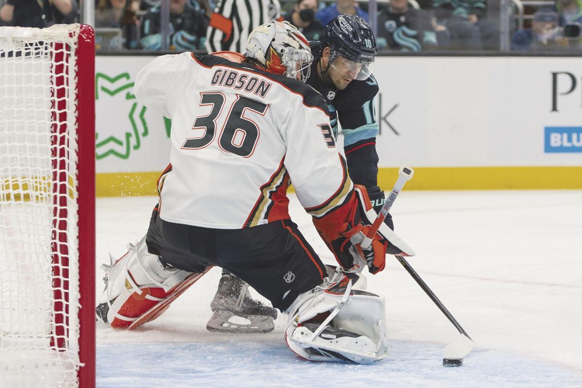 Vegas claims Pacific Division crown with 3-1 win over Kraken - The
