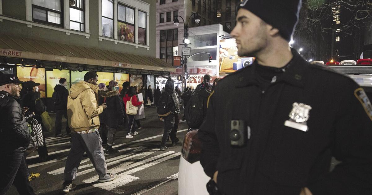 NYPD officers must record race of people they question | News | avpress.com