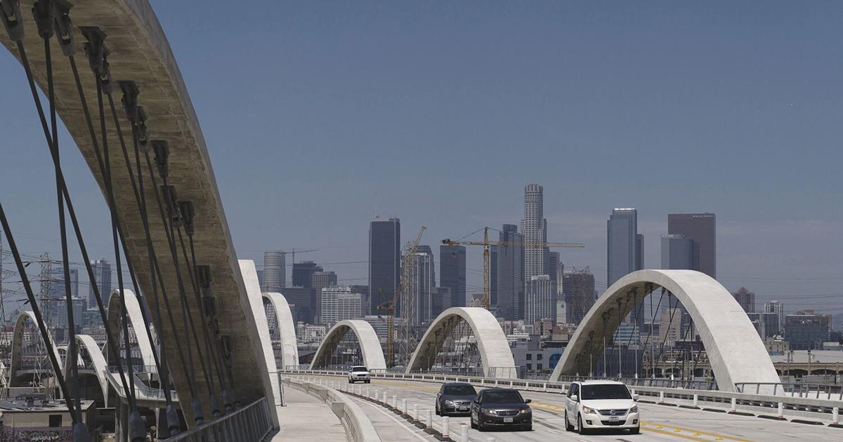 LA bridge opens, quickly closes amid chaos |  News