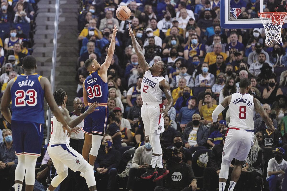 Stephen Curry scores 45, Warriors hold off Clippers 115-113
