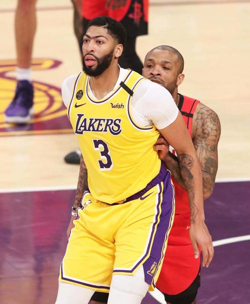 Covington Has Clutch Debut In Rockets Win In L A Sports