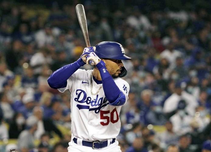 Dodgers Digest a X: Dodgers 3, Braves 2: Corey Seager plays hero as Dodgers  are within a half game of the Giants - Via @ChadMoriyama -    / X