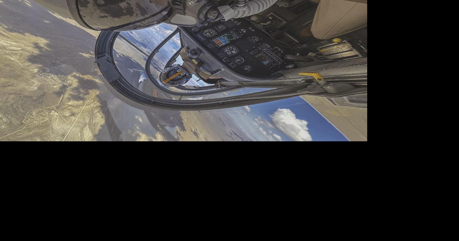Photographer honored for in-flight image | News | avpress.com