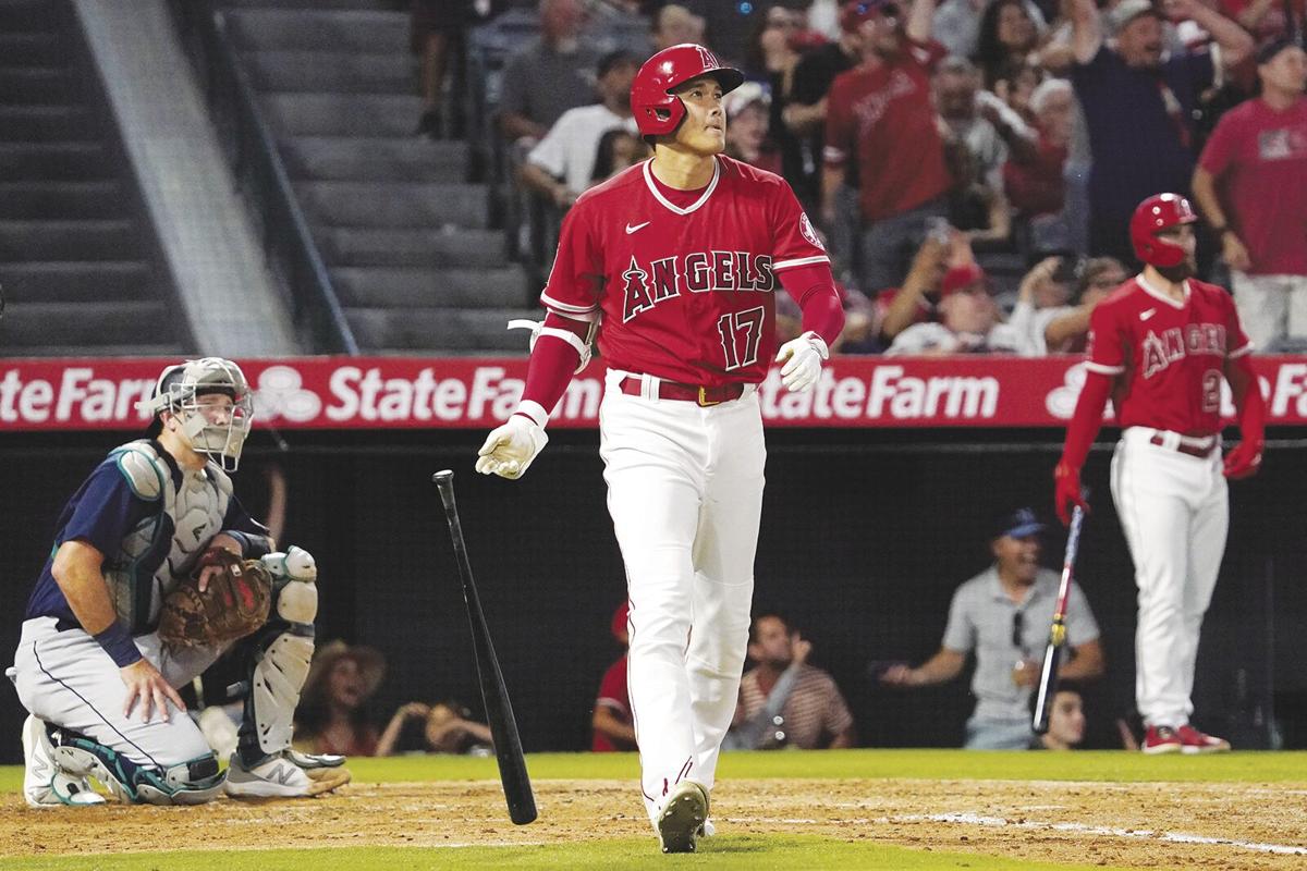 Trout homer twice, Angels beat Mariners