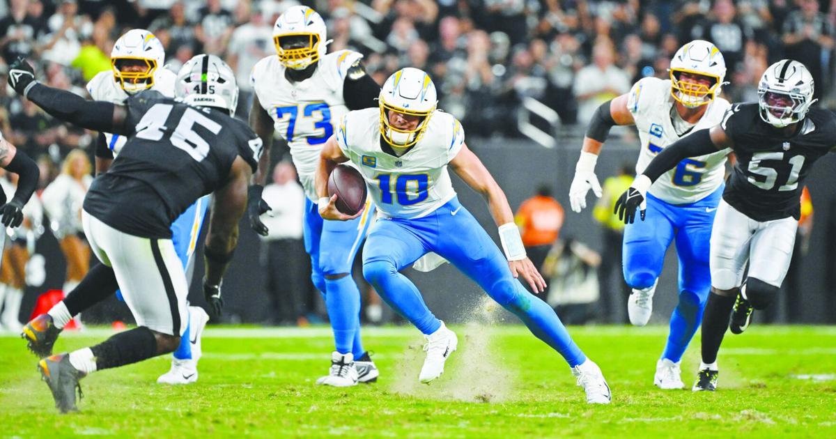 Defense leads Bolts past Raiders