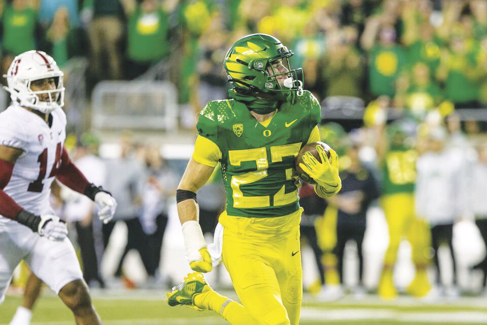 Oregon Ducks Quarterback Bo Nix Returning to Eugene in 2023 - Sports  Illustrated Oregon Ducks News, Analysis and More