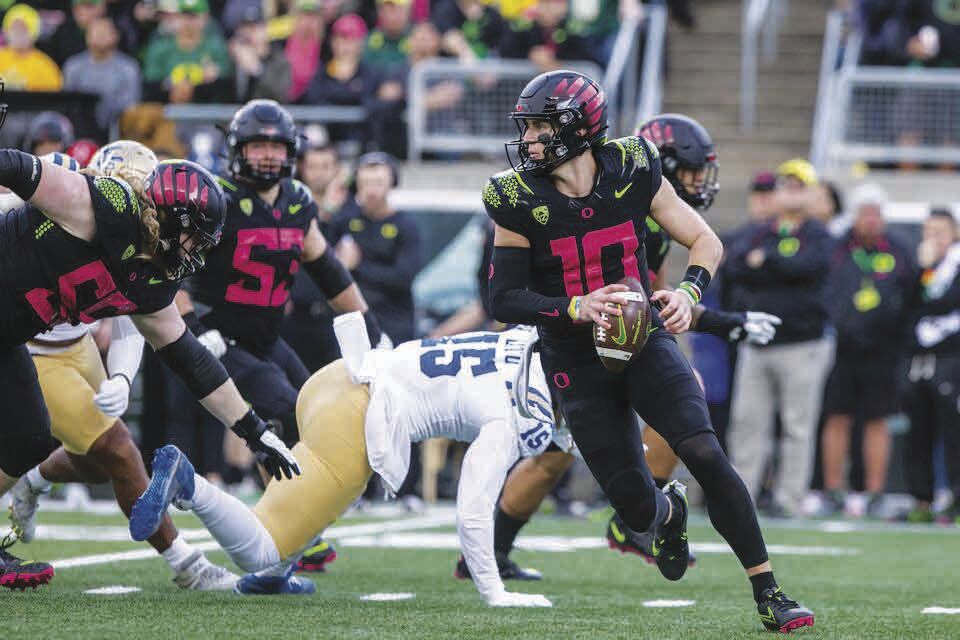 Bo Nix throws five touchdowns in No. 10 Oregon's win over No. 9 UCLA