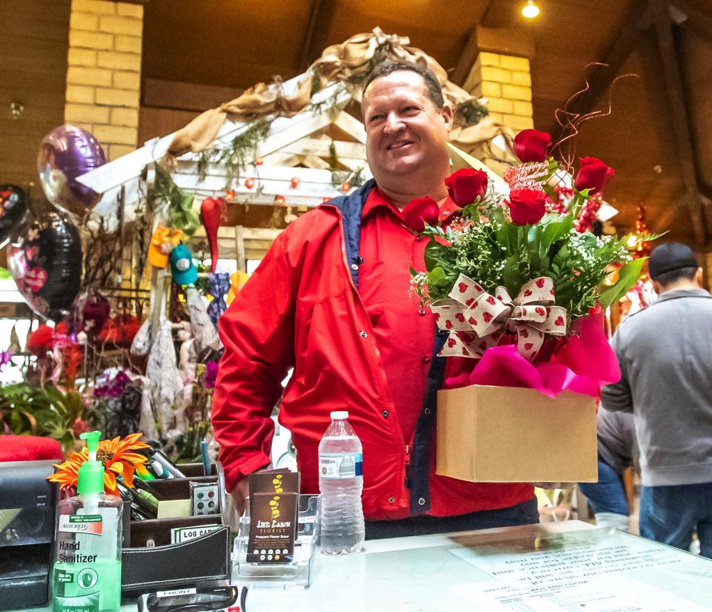 Photo Gallery Valentine S Day Prep At Log Cabin Florist Multimedia Bakersfield Com
