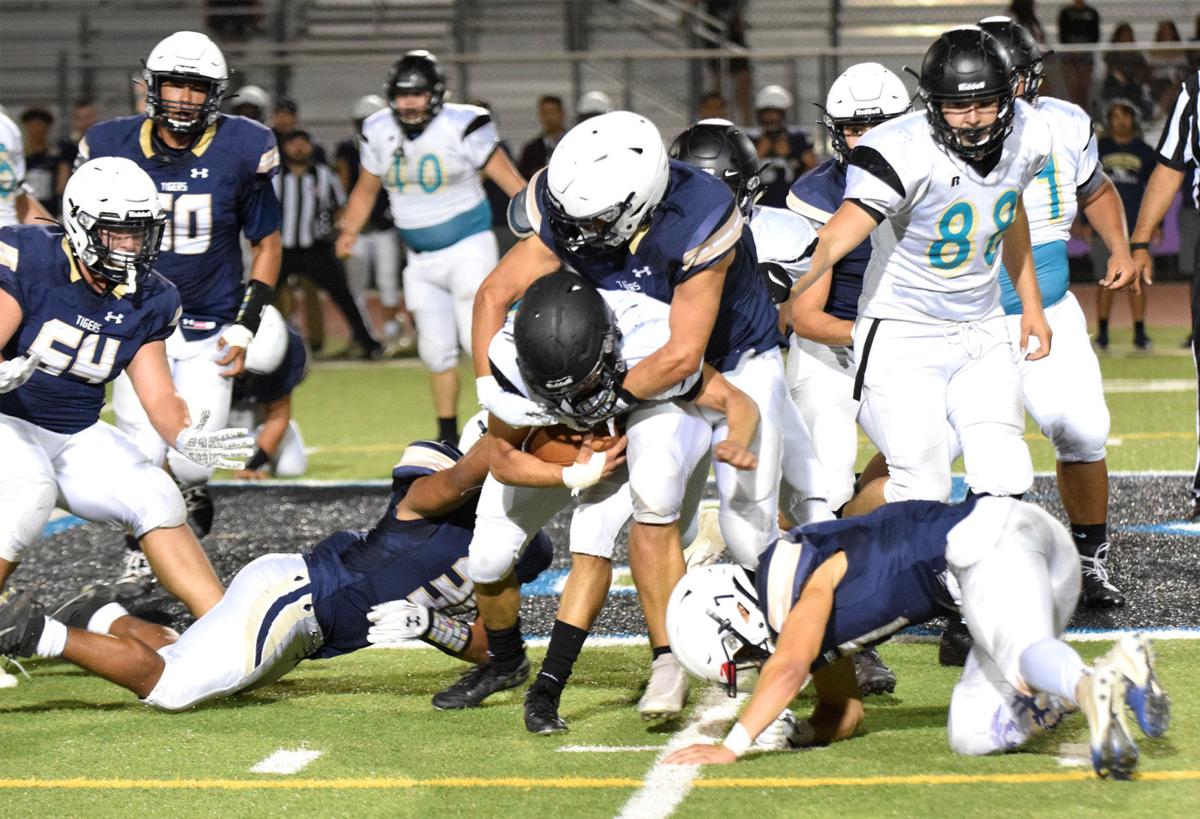 Two Delano Schools Face Off In Scrimmage The Delano Record