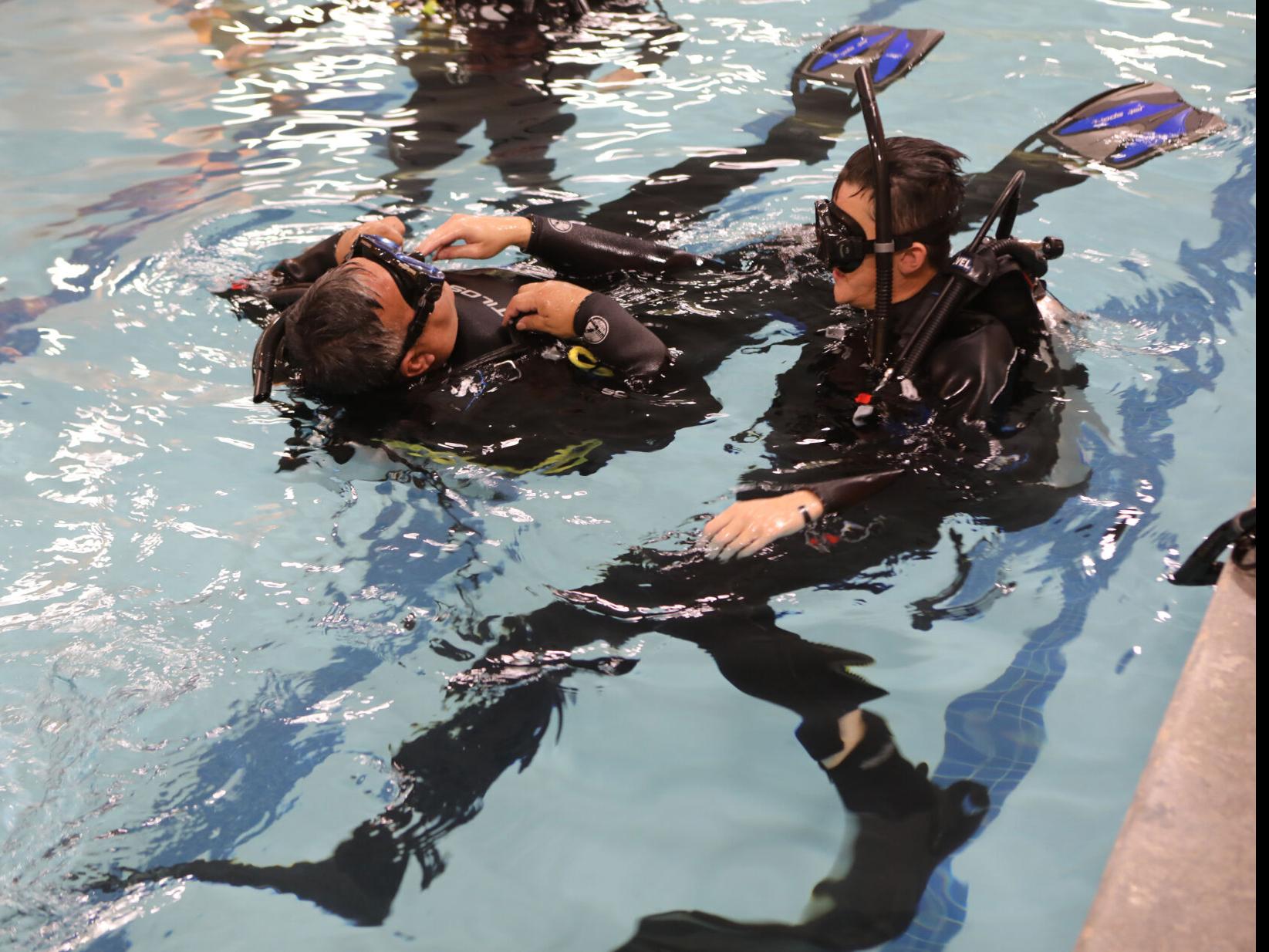 Healing Through Scuba Diving Yes Say Local Volunteers Who Teach Diving To Disabled Vets News Bakersfield Com