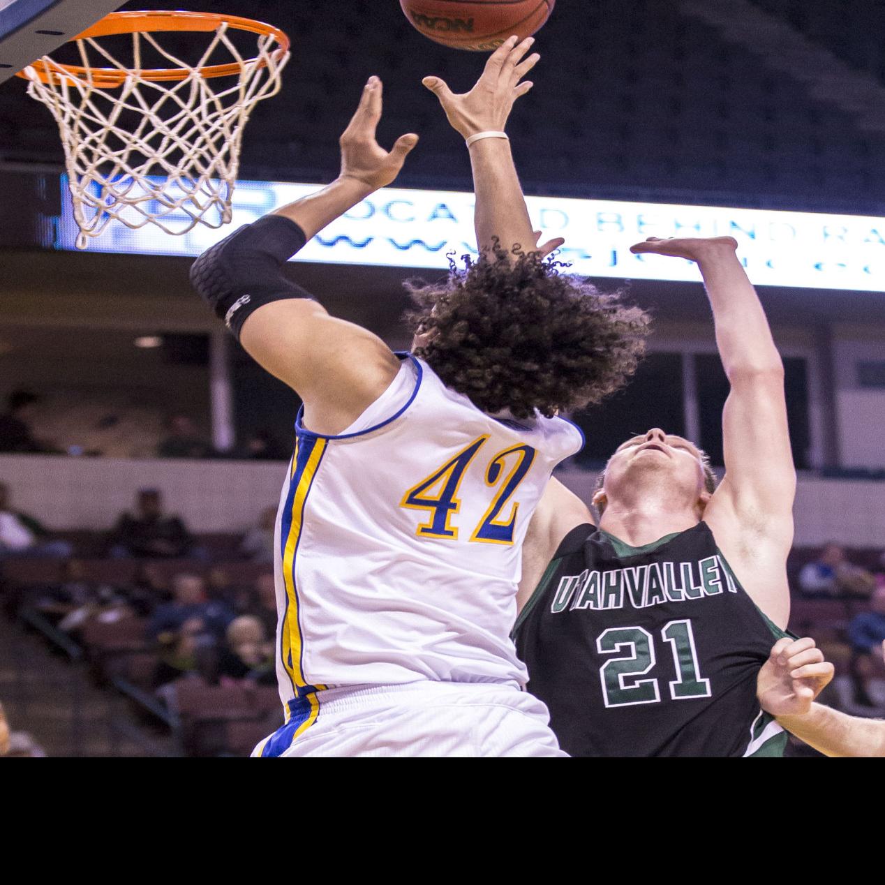 Csub Men S Basketball Dwarfed By Utah Valley In Wac Opener News