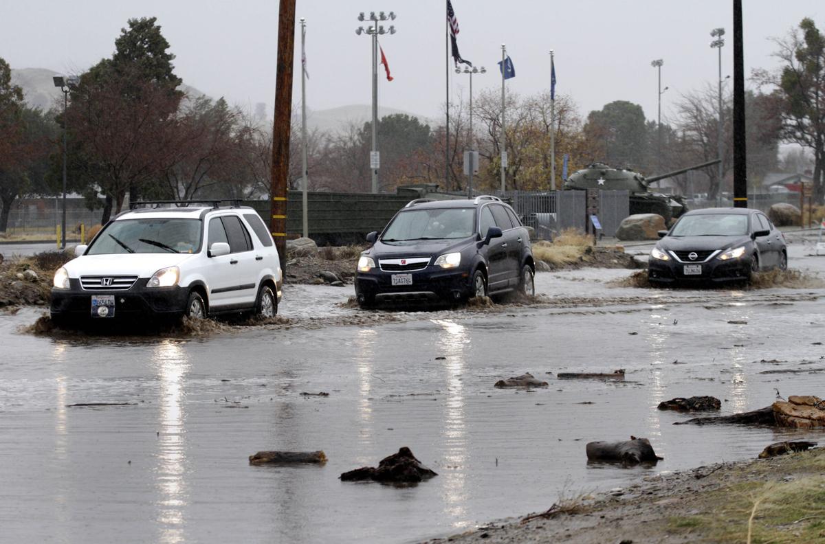 Rainfall leads to road closures, flash flood warning in Kern County