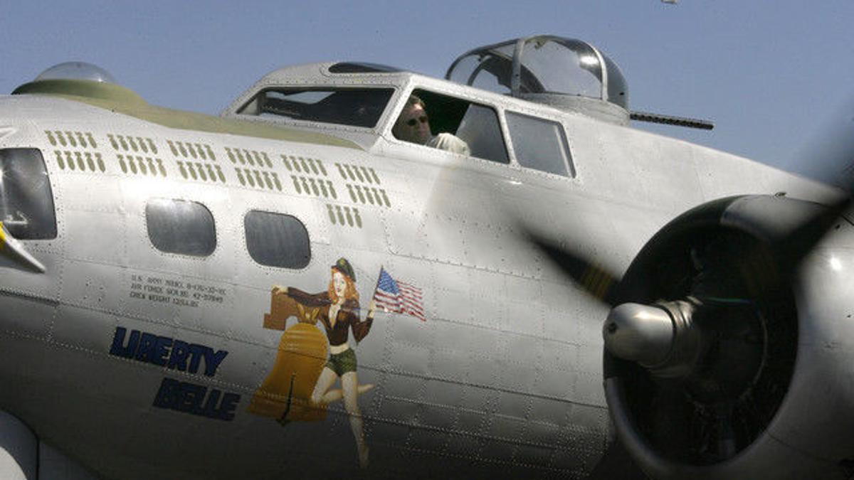 World War Ii B 17 Will Be The Belle Of The Ball Over Bakersfield This Weekend Archives Bakersfield Com World War Ii B 17 Will Be The Belle Of The Ball Over Bakersfield This Weekend Archives Bakersfield Com