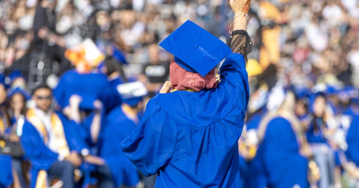 PHOTO GALLERY: Commencement at CSUB | News | bakersfield.com