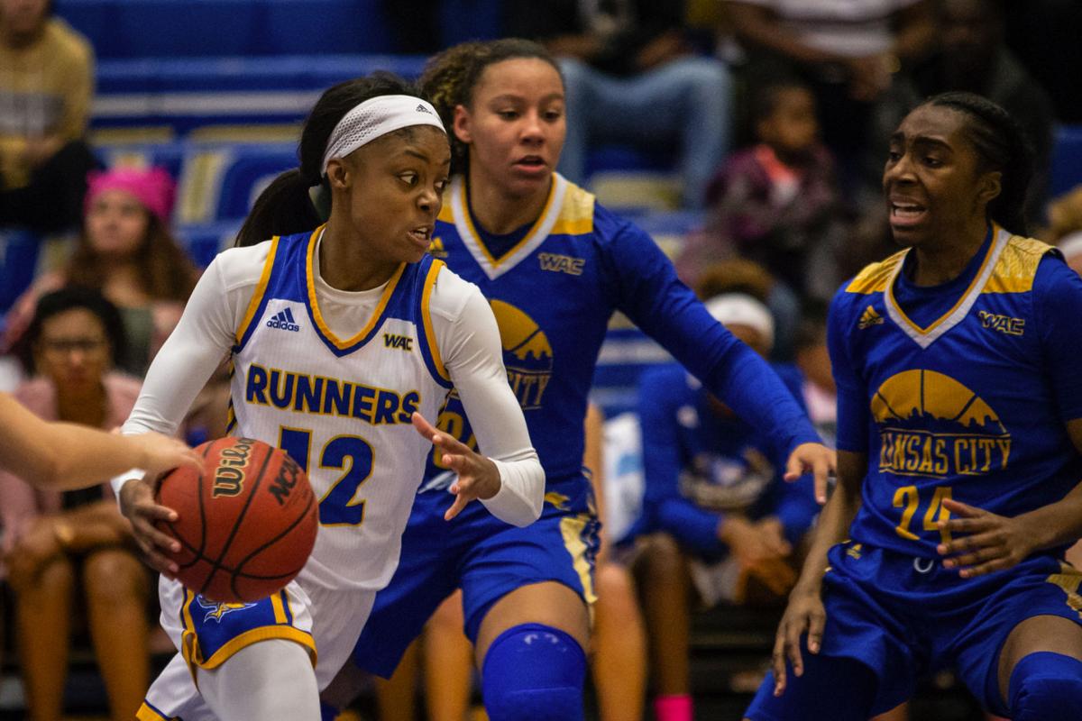 Gilbert Csub Surge Late To Put Away Umkc Sports Bakersfield Com