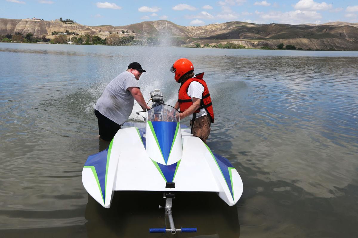 PHOTO GALLERY Racing on the water of Lake Ming News