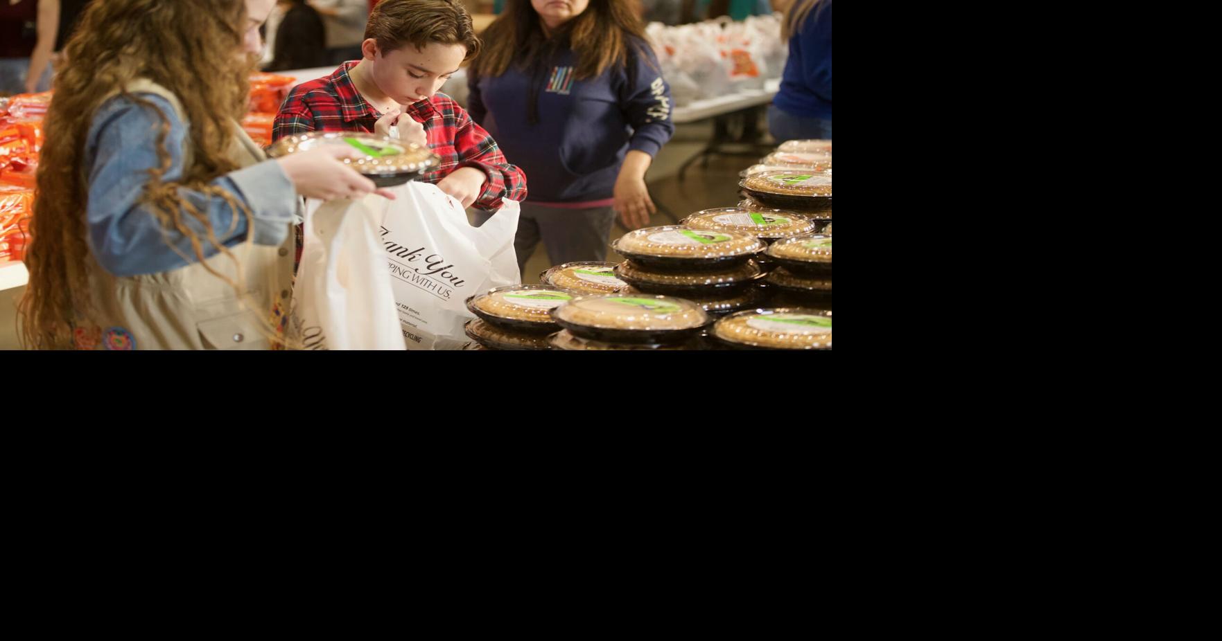 PHOTO GALLERY Volunteers pack Thanksgiving meals for Valley Feeding