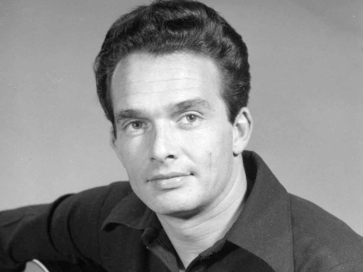 Vince Gill on Merle Haggard: 'He told the truth, whatever it was, and the rest of it be damned' | Year in Review: 2016 | bakersfield.com