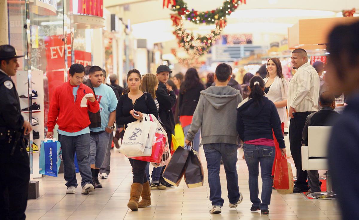 Black Friday crowds flock to late-night sales | News | bakersfield.com - What Stores Are Open Late Tonight For Black Friday