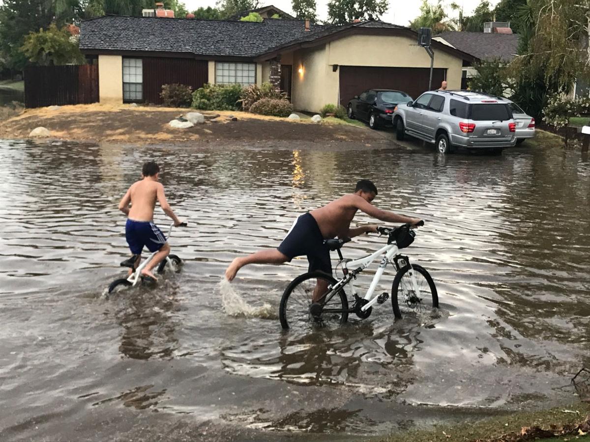 Storm rattles Bakersfield, Highway 99 closed off Breaking