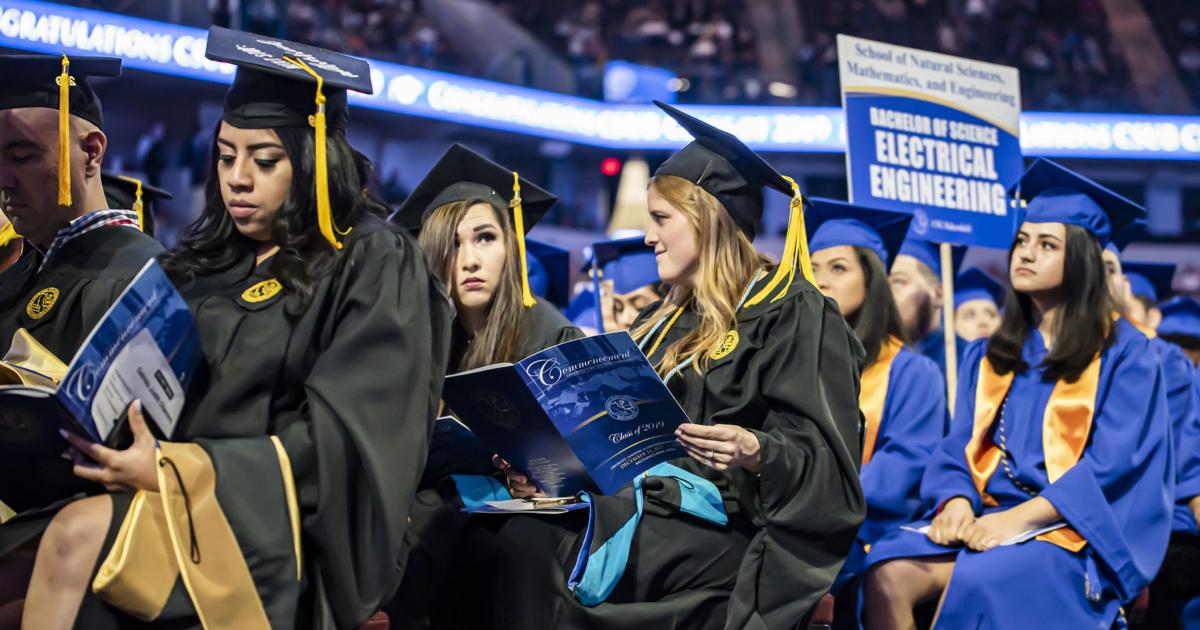 PHOTO GALLERY: Hundreds recognized at CSUB Fall Commencement Ceremony ...
