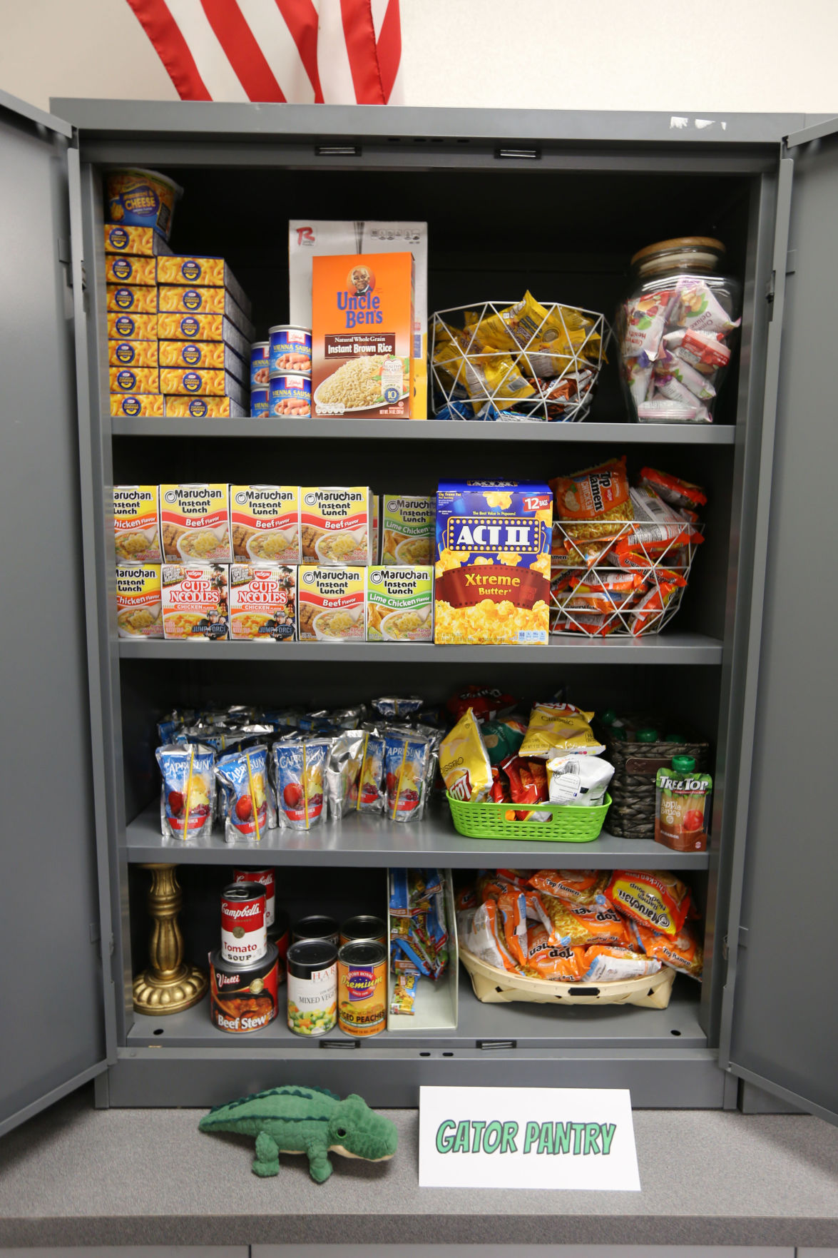 Vista West High helps students in need with Gator Pantry News