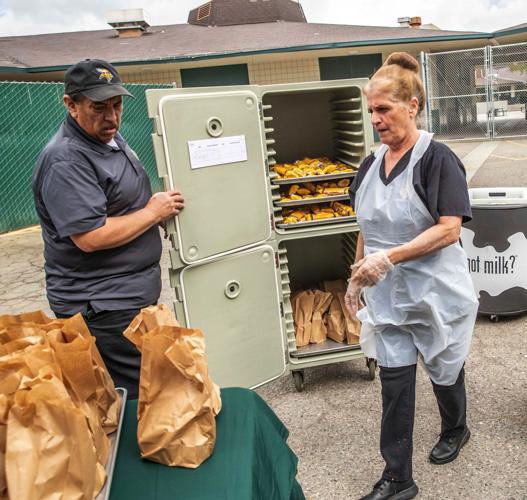 Food Giveaway West High01