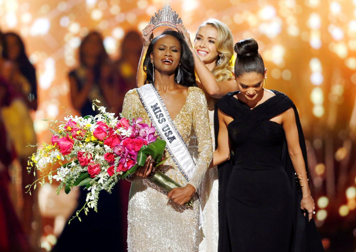 girl pageant Bikini Thad recommends Girlfriend giving handjobs